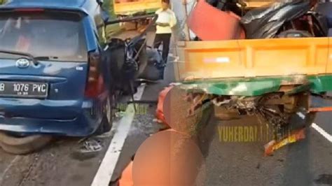 VIDEO Kecelakaan Maut Di Tol Cipali Avanza Seruduk Truk Hancur Tak