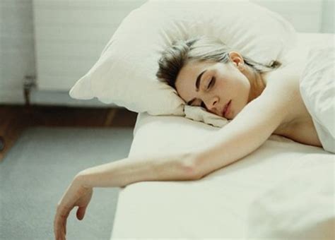 Ngủ Nude có tốt không Ngủ Ngon Sống Trọn