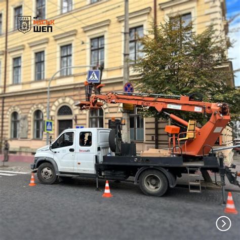 C4 - У Чернівцях оновлюють дорожні знаки із підсвіткою біля пішохідних ...