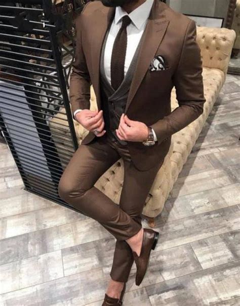 Fashion Brown Groom Tuxedos Peak Lapel Groomsmen Mens Wedding Dress Excellent Man Jacket Blazer