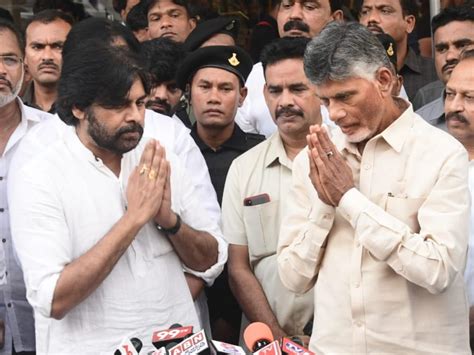 Chandrababu Naidu Offered Fifteen Seats To Pawan Kalyan