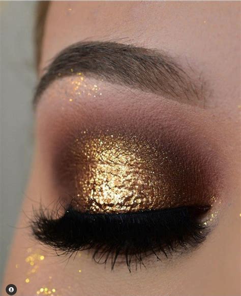 16 Stunning Gold Glitter Makeup For Christmas Artofit