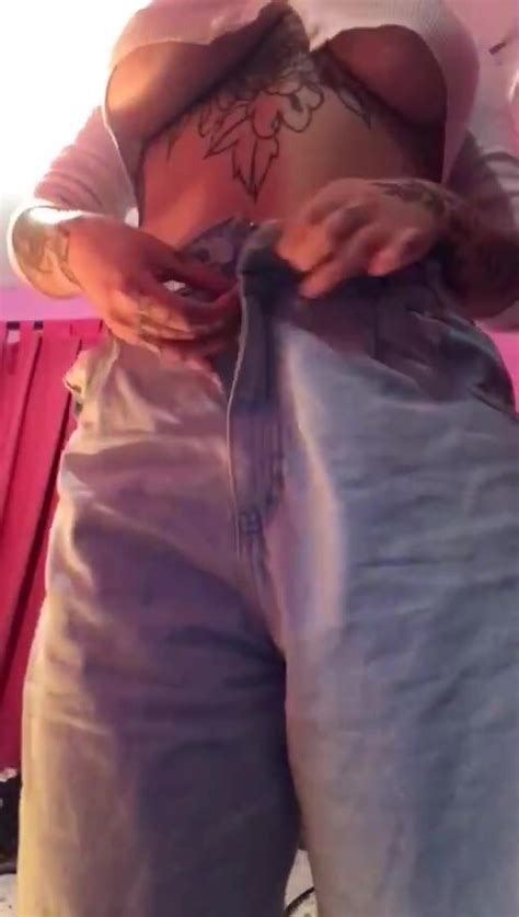 Naked Tattooed Busty Showing And Squeezing Her Huge Melons Cnn Amador