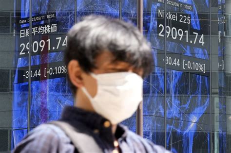 Asian Markets Struggle After More Weak China Data