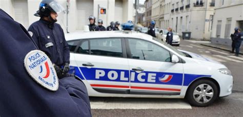 Mont Saint Aignan Près De Rouen La Police Recherche Un Homme