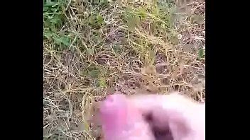 Meando En El Descampado Con Acabada XVIDEOS