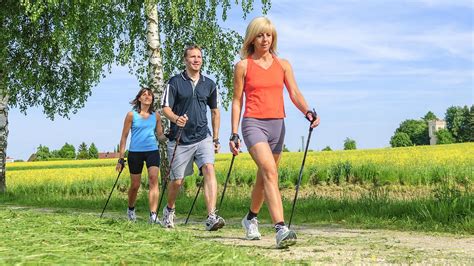 Walking Nordic Walking