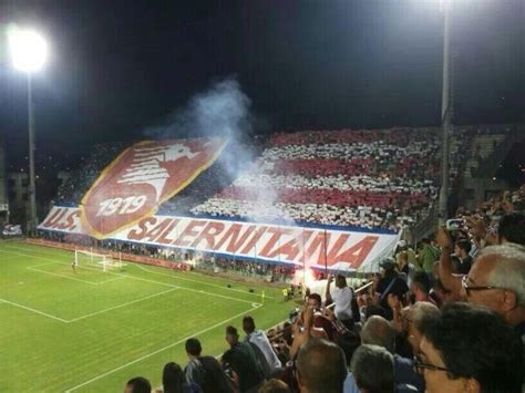 Salernitana Lecce Pubblico Record Coreografia Da Sballo E Spettacolo