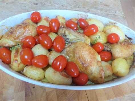 Cuisses De Poulet Aux Tomates Cerises Et Pommes Grenaille Cvouslechef