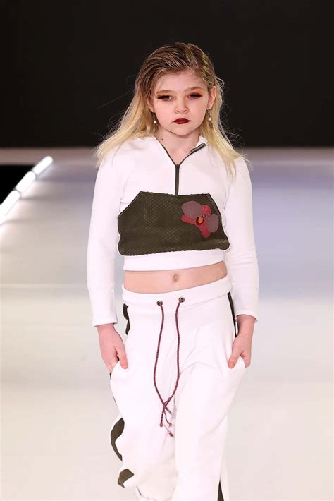 Noella McMaher: 10-year-old TRANS MODEL, with trans parents, is ...