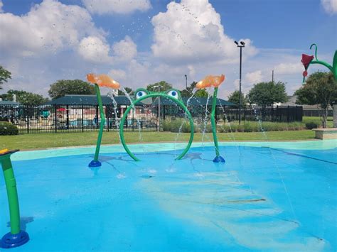 Beat the Heat at Silverlake Splash Pad - South Houston Moms