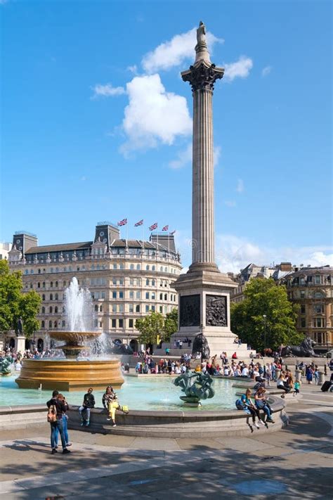 Trafalgar Square Et La Colonne Nelson Londres Par Beau Temps Image