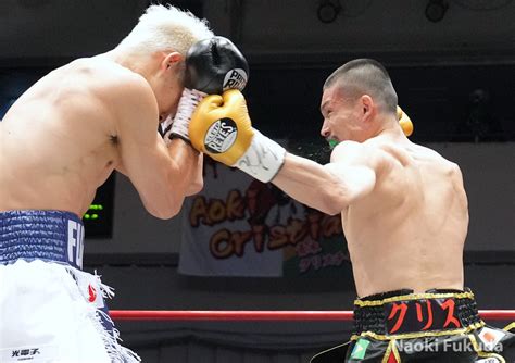 アオキ クリスチャーノ（角海老宝石）vs 藤田炎村（三迫）photo By 福田直樹｜角海老写真館