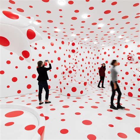 The Broad Imposes 30 Second Selfie Rule At Yayoi Kusama Exhibition