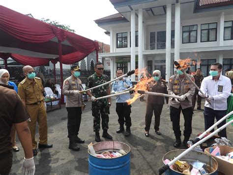 Letkol Inf Wahyu Alfiyan Arisandi Hadiri Pemusnahan Barang Bukti