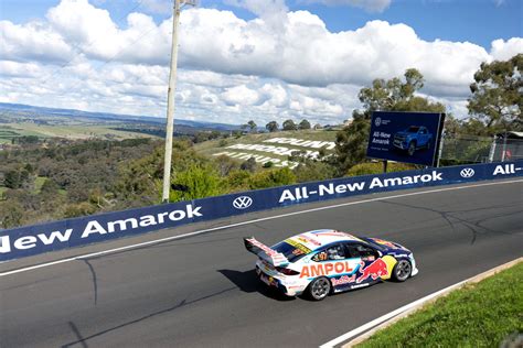 News Van Gisbergen Tander Take Holdens Final Bathurst 1000 Win