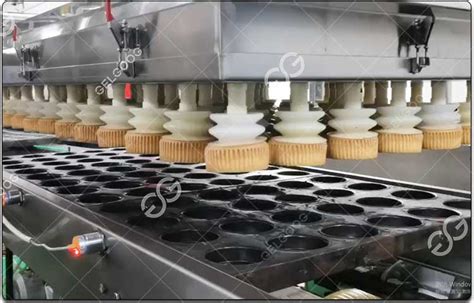 Automatic Vacuum Cake Depanning Machine In Bakery