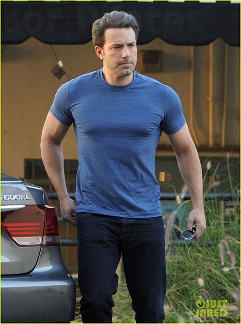 Ben Affleck S Batman Body Is Buff Beyond Belief Photo Ben