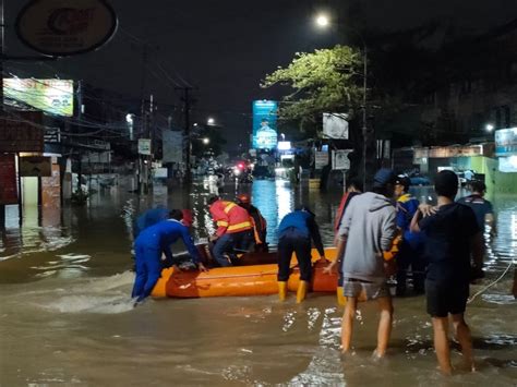 Banjir Surut BPBD Kota Tangerang Lakukan Operasi Kebersihan