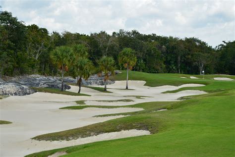 About Us - El Tinto Golf Course Cancun | Local Caddie