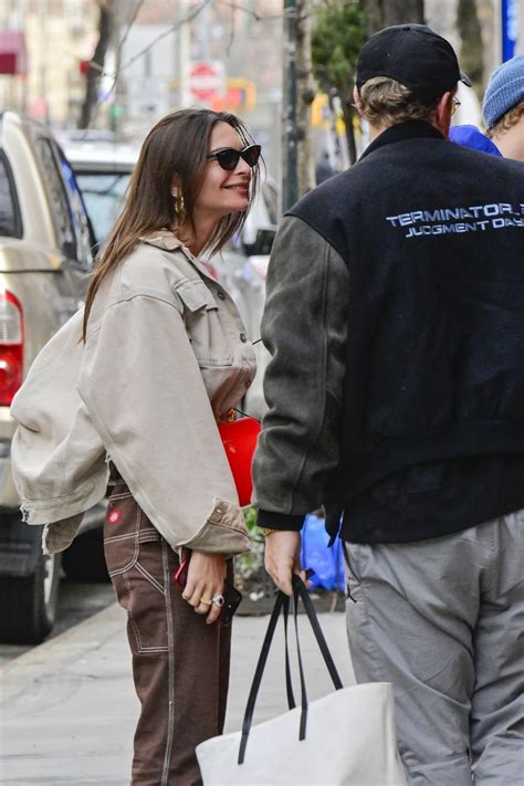 Emily Ratajkowski Braless Boobs In New York Hot Celebs Home