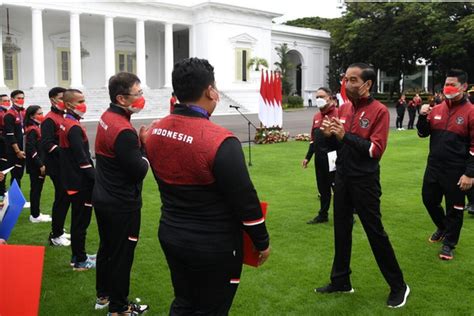 Presiden Jokowi Serahkan Bonus Bagi Atlet Peraih Medali Sea Games Ke