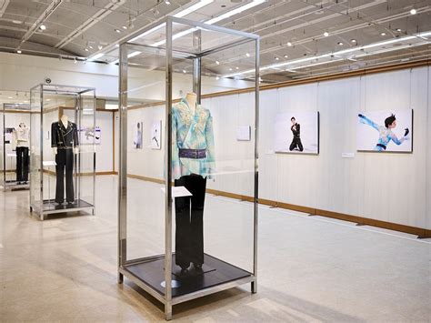 「羽生結弦展2022」が日本橋高島屋で開催中。実際に着用した衣装や写真100点を展示 Web Sportiva スポルティーバ