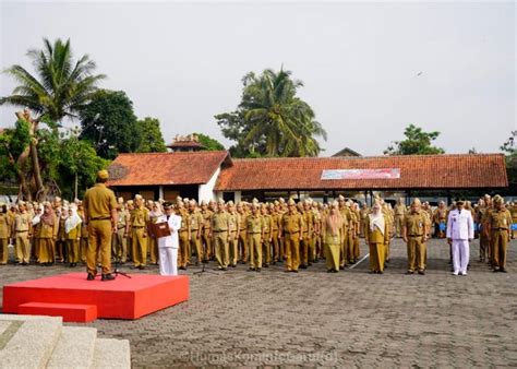 98 Pejabat Administrator Pengawas Dan Fungsional Resmi Dilantik