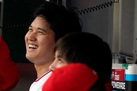 大谷翔平まみれになった少女が「可愛い」 スタンドで大喜びする姿に注目 Full Count