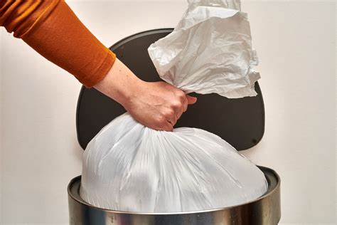 How To Put A Trash Bag In The Trash Can Storables