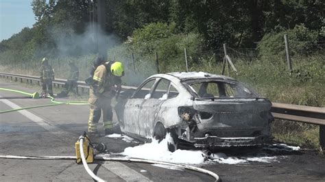 PKW gerät auf A27 während der Fahrt in Brand