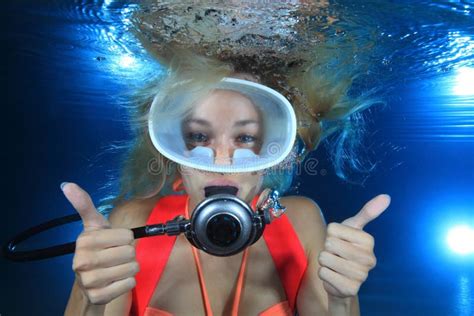 Female Scuba Diver Stock Photo Image 40443673