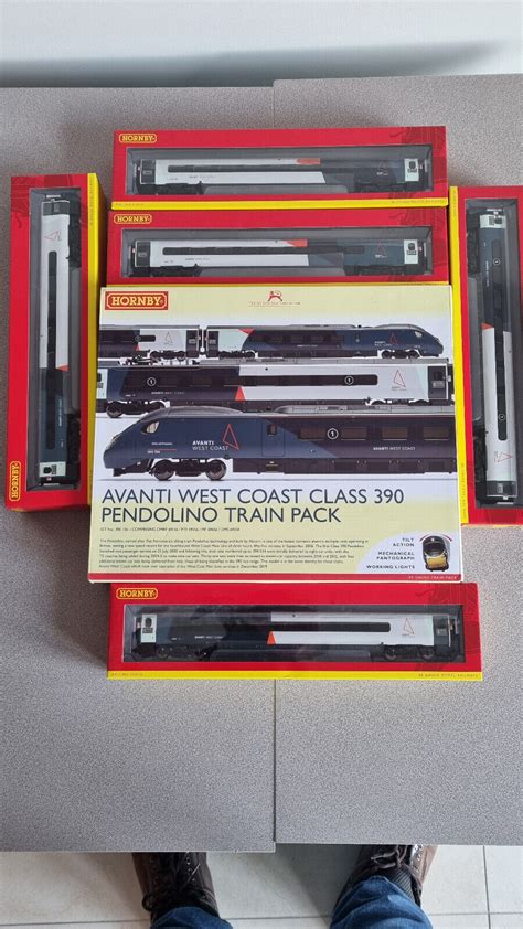 Hornby Avanti West Coast Class 390 Pendolino Train Pack R3952 For