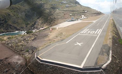 Riskiest Runway in the world, Saba Airport. | Photobundle