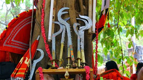 Sabre-of-oracles-(Komaram-or-Velichappadu)-on-the-floor-of-Banyan-tree-('Nilapadu-Thara')-Kerala ...