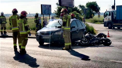 Skarszew Zderzenie auta osobowego z jednośladem na drodze wojewódzkiej