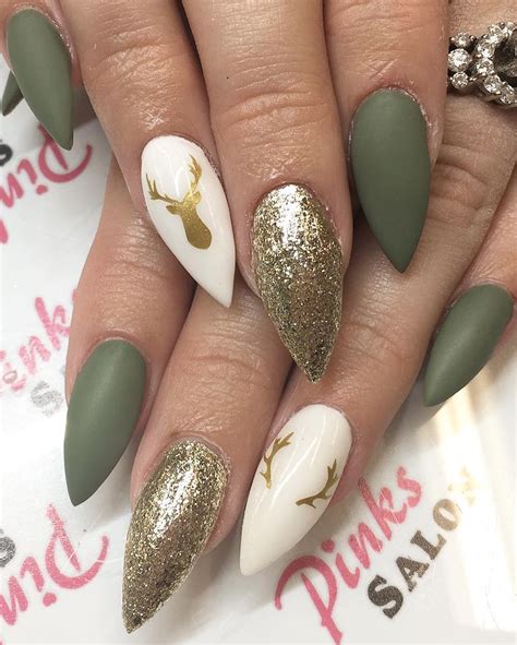 Discreet And Charming Ideas To Rock Glitter Nails This Fall Season