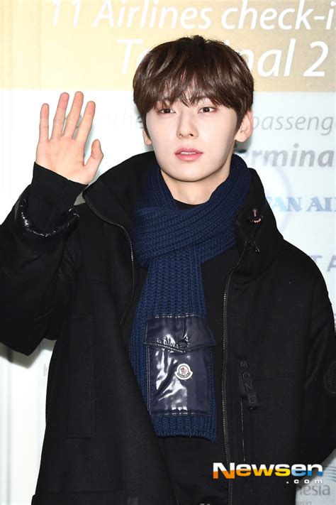 뉴이스트 황민현 ‘잘생긴 사람 나야 나 포토엔hd 손에 잡히는 뉴스 눈에 보이는 뉴스 뉴스엔