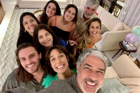 William Bonner e as filhas comemoram o aniversário de Natasha Dantas