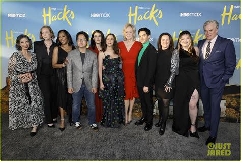 Jean Smart Hannah Einbinder Reunite With Co Stars At Hacks Season