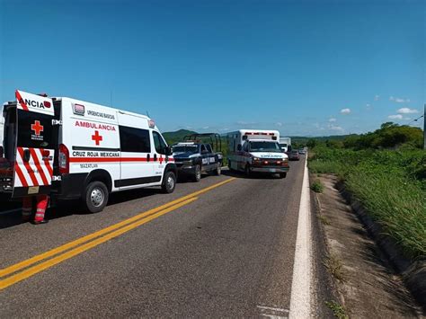 Se Accidentan Pareja De Adultos Mayores Sobre La Carretera Libre