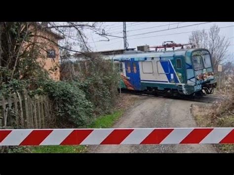 Minuti Di Orologio Tra La Stazione Di Ozzano Taro Ed Il Passaggio A