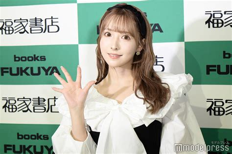 画像4069 三上悠亜、sexy穴開きワンピで美脚大胆披露「可愛すぎ」「さすがのスタイル」の声 モデルプレス