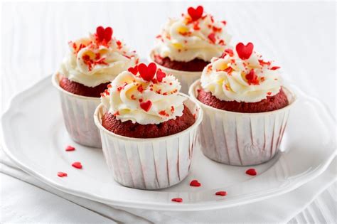 Free Photo | Front view of cupcakes with heart-shaped sprinkles