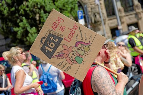 Kita Streik In Berlin Arbeitsrechtler Der Arbeitgeber Muss Den Kita