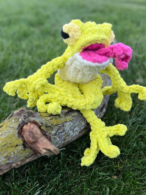 Leggy Frog Crochet Plush Pattern Leap The Tree Frog Crochet Pattern