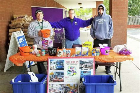 Middlemunity College Magic Food Bus Pantry Partners With Stop And Shop