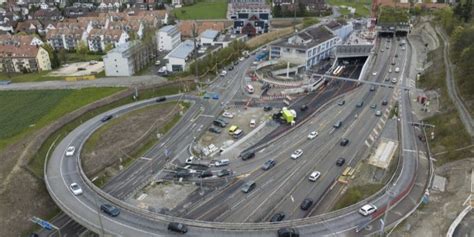 Dritte Fahrspur in der dritten Gubrist Röhre geht in Betrieb