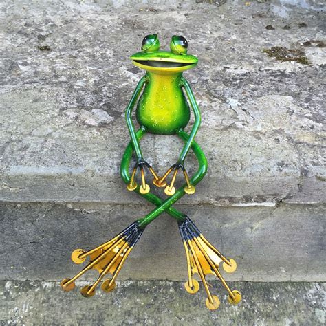 Shelf Sitting Green Frog Metal Sculpture – Prezents