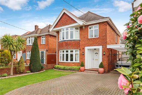 Douglas Crescent Southampton So19 3 Bedroom Detached House For Sale